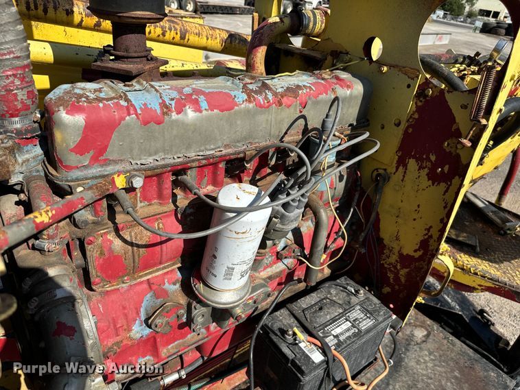 image for item NQ9723 2005 International 4200 drilling rig truck