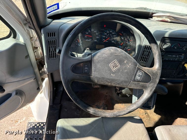 image for item NQ9723 2005 International 4200 drilling rig truck