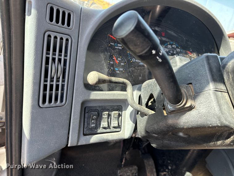 image for item NQ9723 2005 International 4200 drilling rig truck