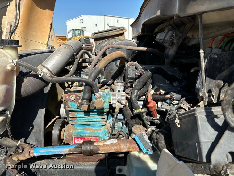 image for item NQ9723 2005 International 4200 drilling rig truck