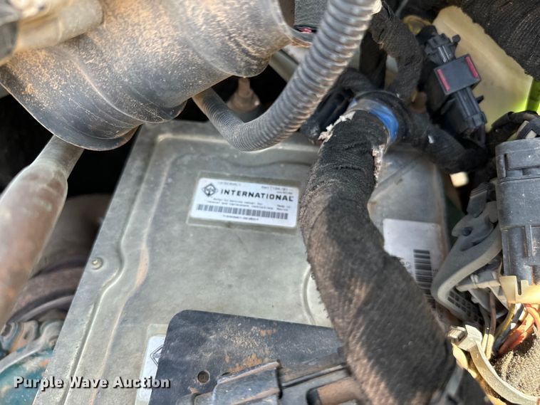 image for item NQ9723 2005 International 4200 drilling rig truck