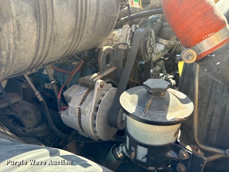 image for item NQ9723 2005 International 4200 drilling rig truck