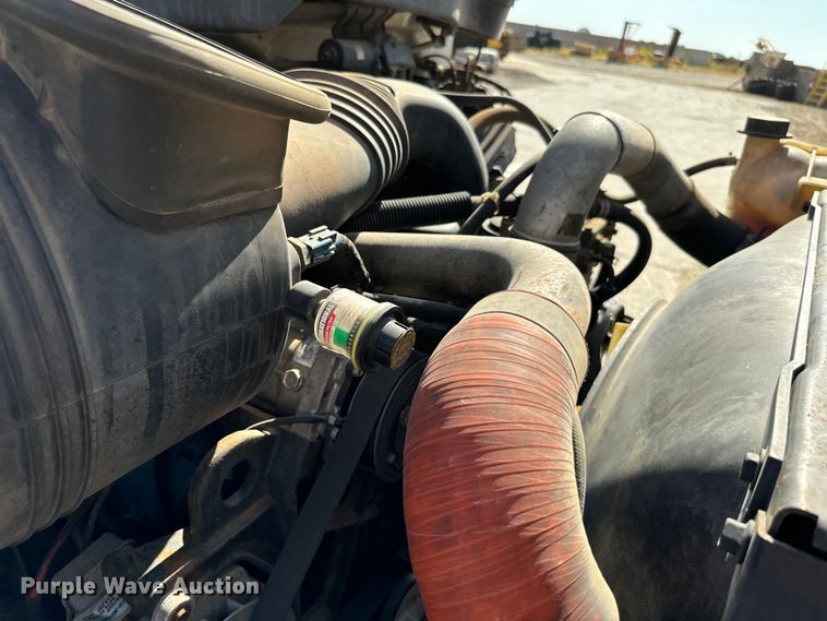 image for item NQ9723 2005 International 4200 drilling rig truck