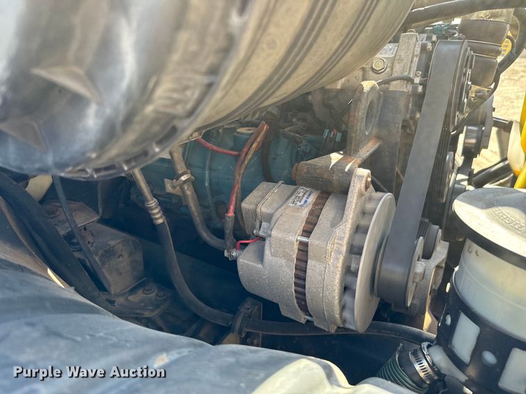 image for item NQ9723 2005 International 4200 drilling rig truck