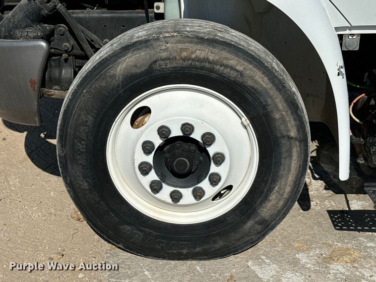 image for item NQ9723 2005 International 4200 drilling rig truck