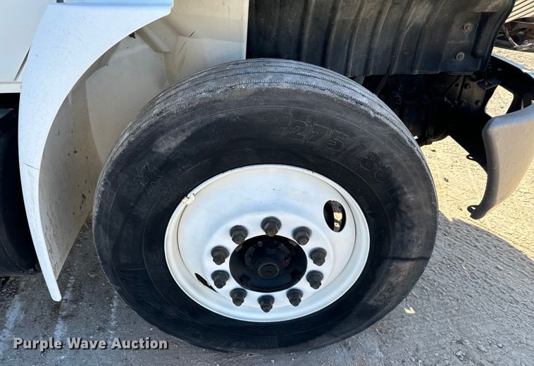 image for item NQ9723 2005 International 4200 drilling rig truck