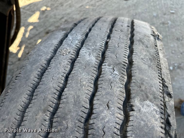 image for item NQ9723 2005 International 4200 drilling rig truck