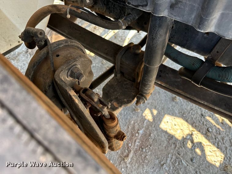 image for item NQ9723 2005 International 4200 drilling rig truck