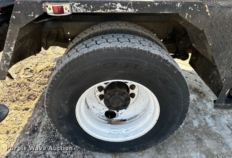 image for item NQ9723 2005 International 4200 drilling rig truck