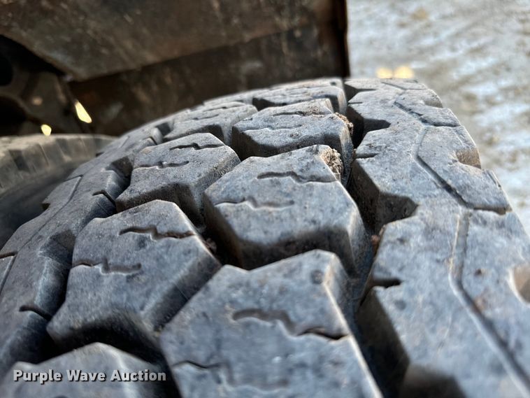 image for item NQ9723 2005 International 4200 drilling rig truck