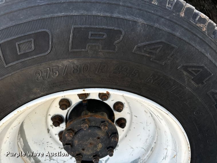 image for item NQ9723 2005 International 4200 drilling rig truck