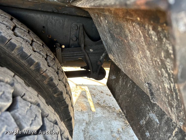 image for item NQ9723 2005 International 4200 drilling rig truck