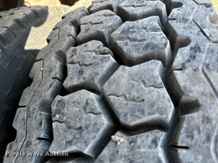 image for item NQ9723 2005 International 4200 drilling rig truck