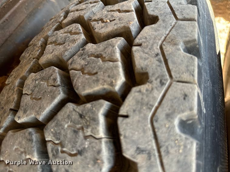 image for item NQ9723 2005 International 4200 drilling rig truck