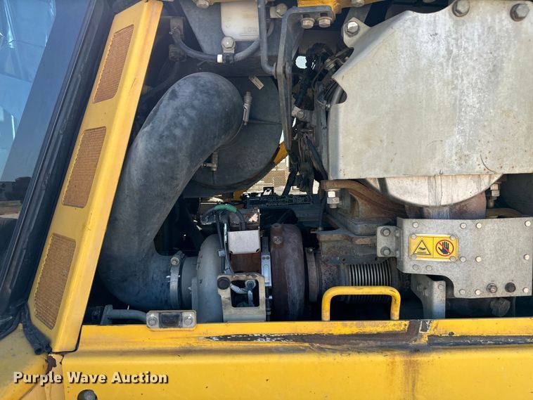 image for item NQ9724 2016 Komatsu D65PX-18 dozer