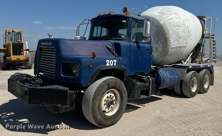 image for item NQ9752 1997 Mack DM690S ready mix truck