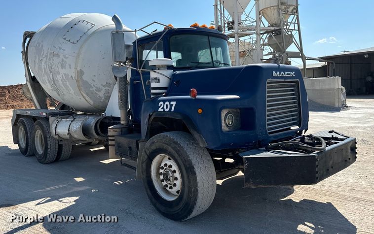 image for item NQ9752 1997 Mack DM690S ready mix truck