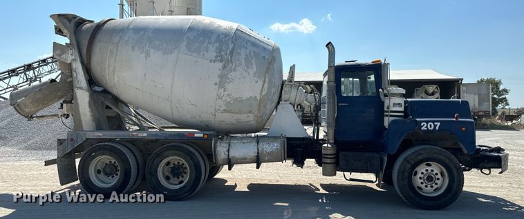image for item NQ9752 1997 Mack DM690S ready mix truck