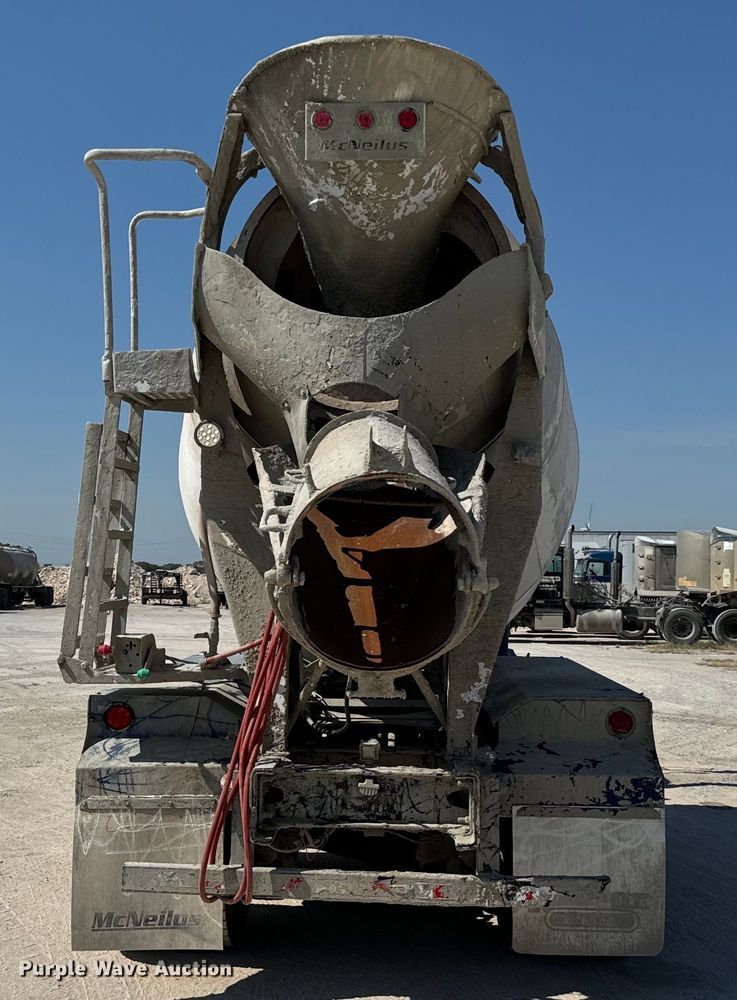 image for item NQ9752 1997 Mack DM690S ready mix truck