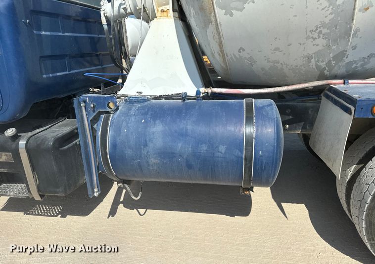 image for item NQ9752 1997 Mack DM690S ready mix truck