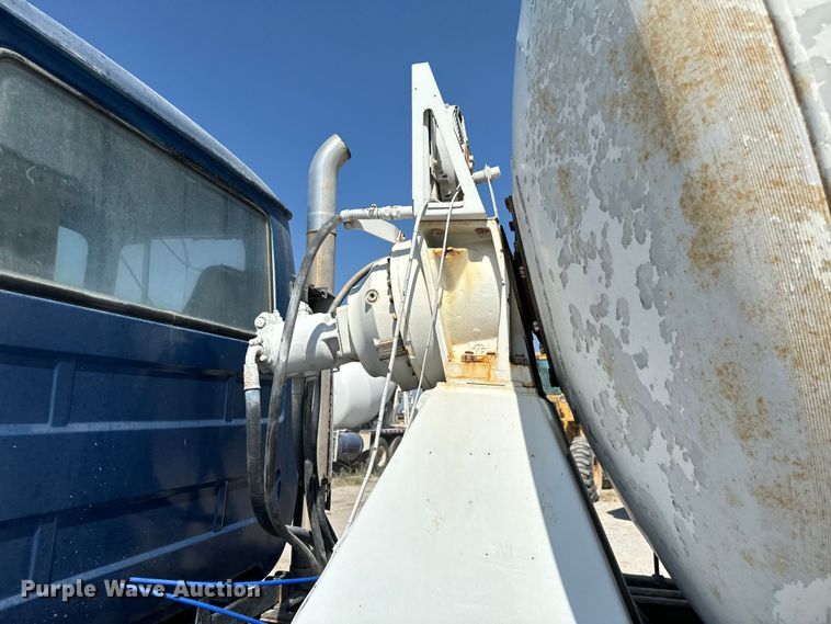 image for item NQ9752 1997 Mack DM690S ready mix truck