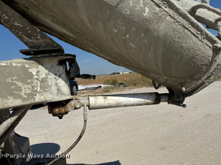 image for item NQ9752 1997 Mack DM690S ready mix truck