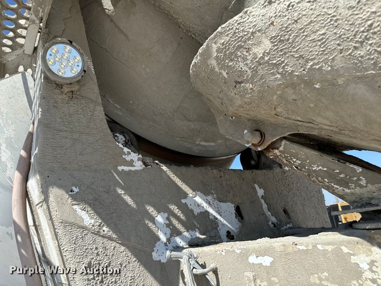 image for item NQ9752 1997 Mack DM690S ready mix truck