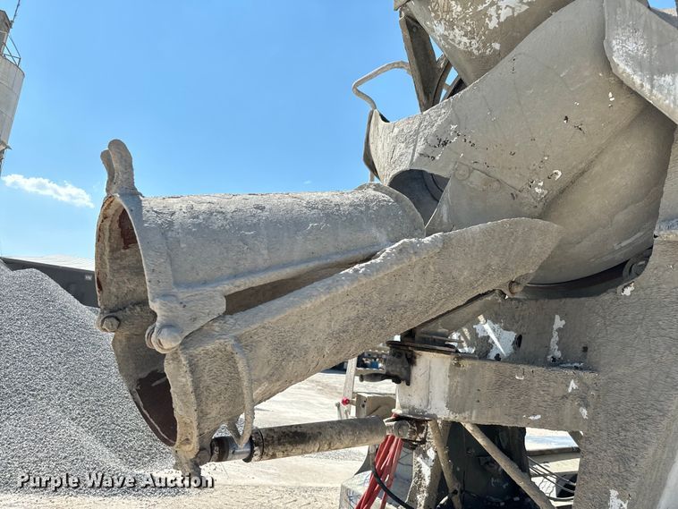 image for item NQ9752 1997 Mack DM690S ready mix truck