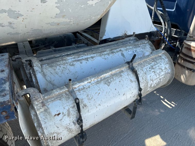 image for item NQ9752 1997 Mack DM690S ready mix truck