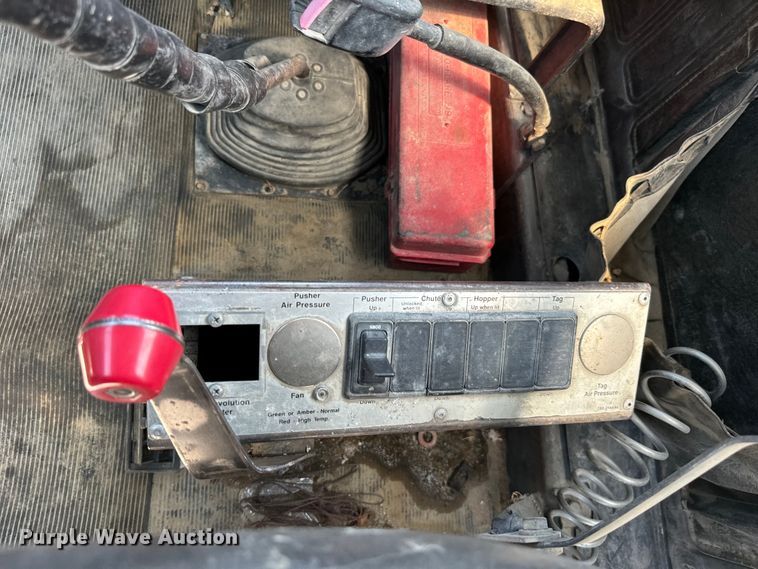 image for item NQ9752 1997 Mack DM690S ready mix truck