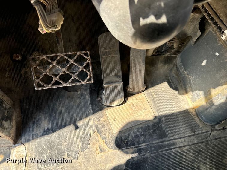 image for item NQ9752 1997 Mack DM690S ready mix truck