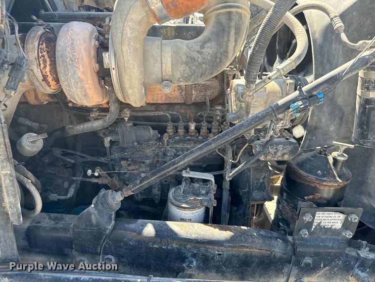 image for item NQ9752 1997 Mack DM690S ready mix truck