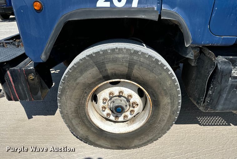 image for item NQ9752 1997 Mack DM690S ready mix truck