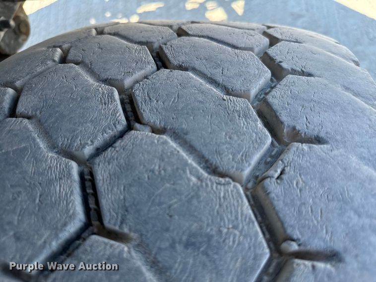 image for item NQ9752 1997 Mack DM690S ready mix truck