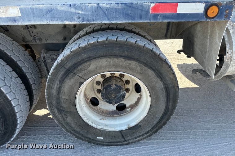 image for item NQ9752 1997 Mack DM690S ready mix truck