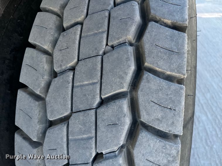 image for item NQ9752 1997 Mack DM690S ready mix truck