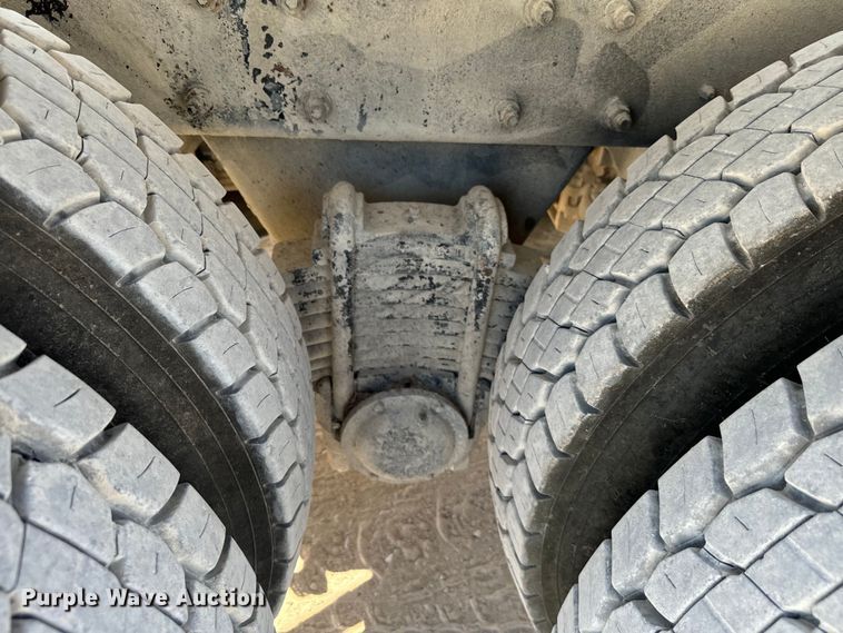 image for item NQ9752 1997 Mack DM690S ready mix truck