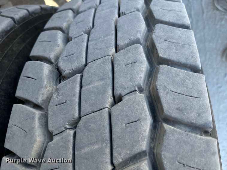 image for item NQ9752 1997 Mack DM690S ready mix truck