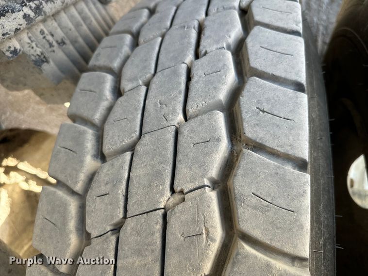 image for item NQ9752 1997 Mack DM690S ready mix truck