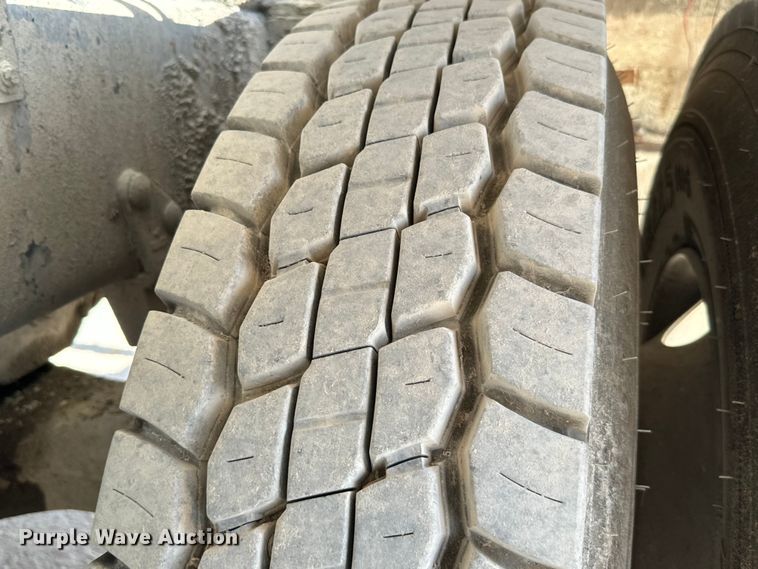 image for item NQ9752 1997 Mack DM690S ready mix truck