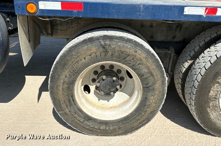 image for item NQ9752 1997 Mack DM690S ready mix truck