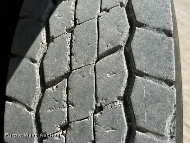 image for item NQ9752 1997 Mack DM690S ready mix truck