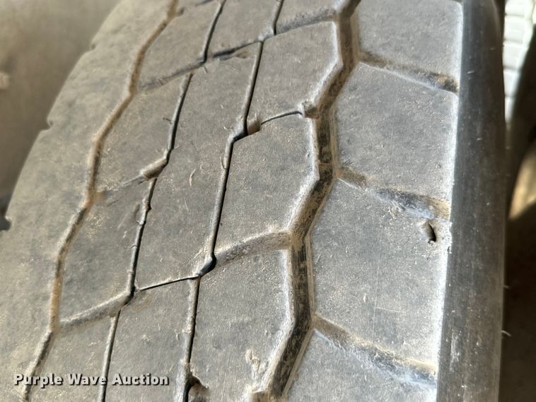 image for item NQ9752 1997 Mack DM690S ready mix truck