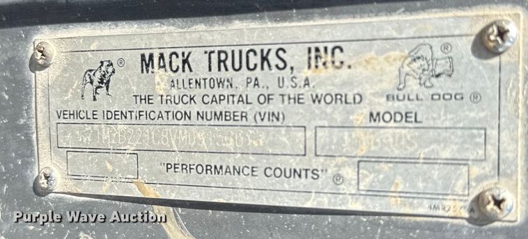 image for item NQ9752 1997 Mack DM690S ready mix truck