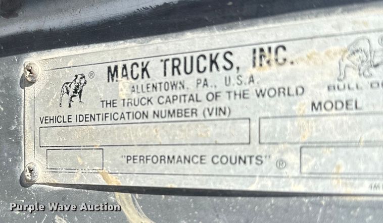 image for item NQ9752 1997 Mack DM690S ready mix truck