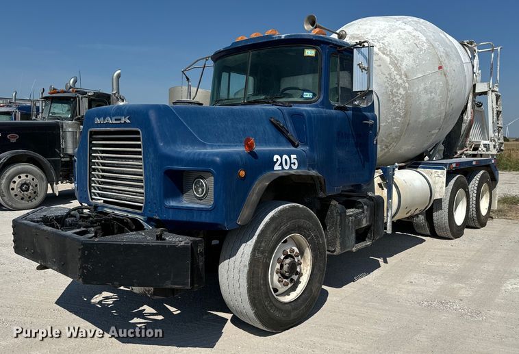 image for item NQ9753 1998 Mack M690S ready mix truck
