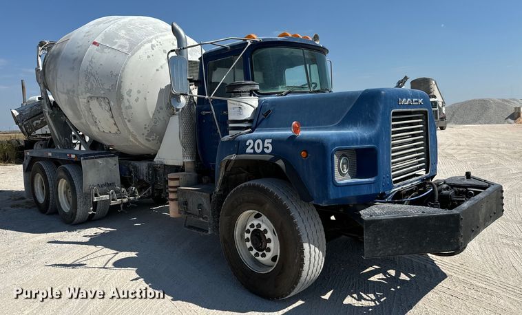 image for item NQ9753 1998 Mack M690S ready mix truck