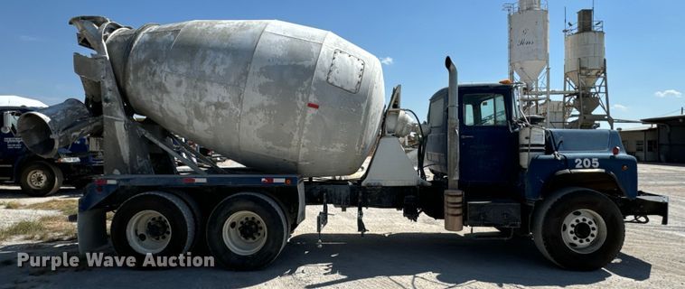 image for item NQ9753 1998 Mack M690S ready mix truck