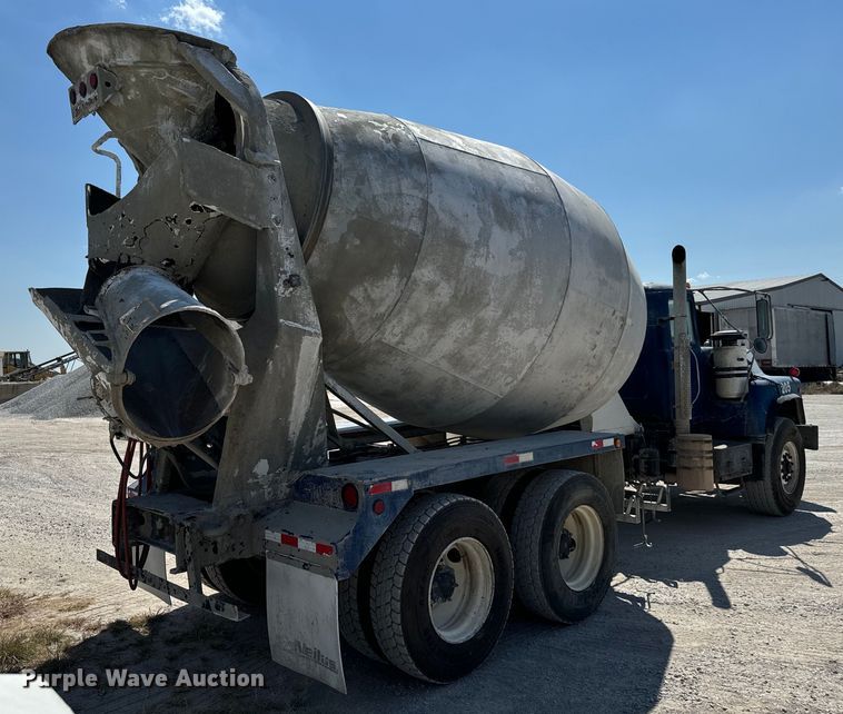 image for item NQ9753 1998 Mack M690S ready mix truck
