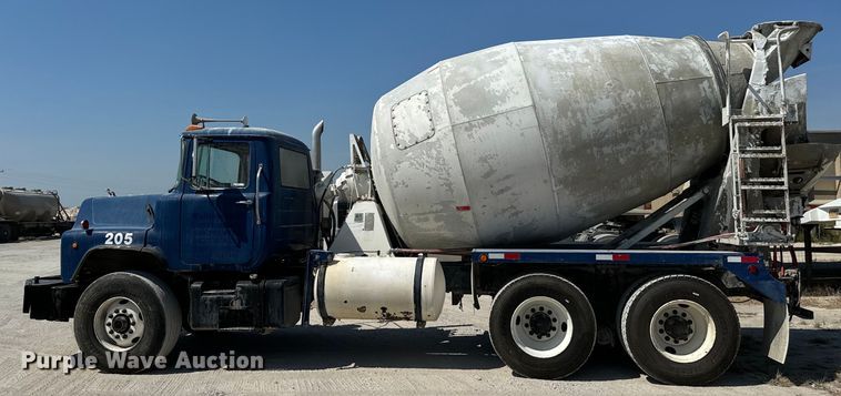 image for item NQ9753 1998 Mack M690S ready mix truck